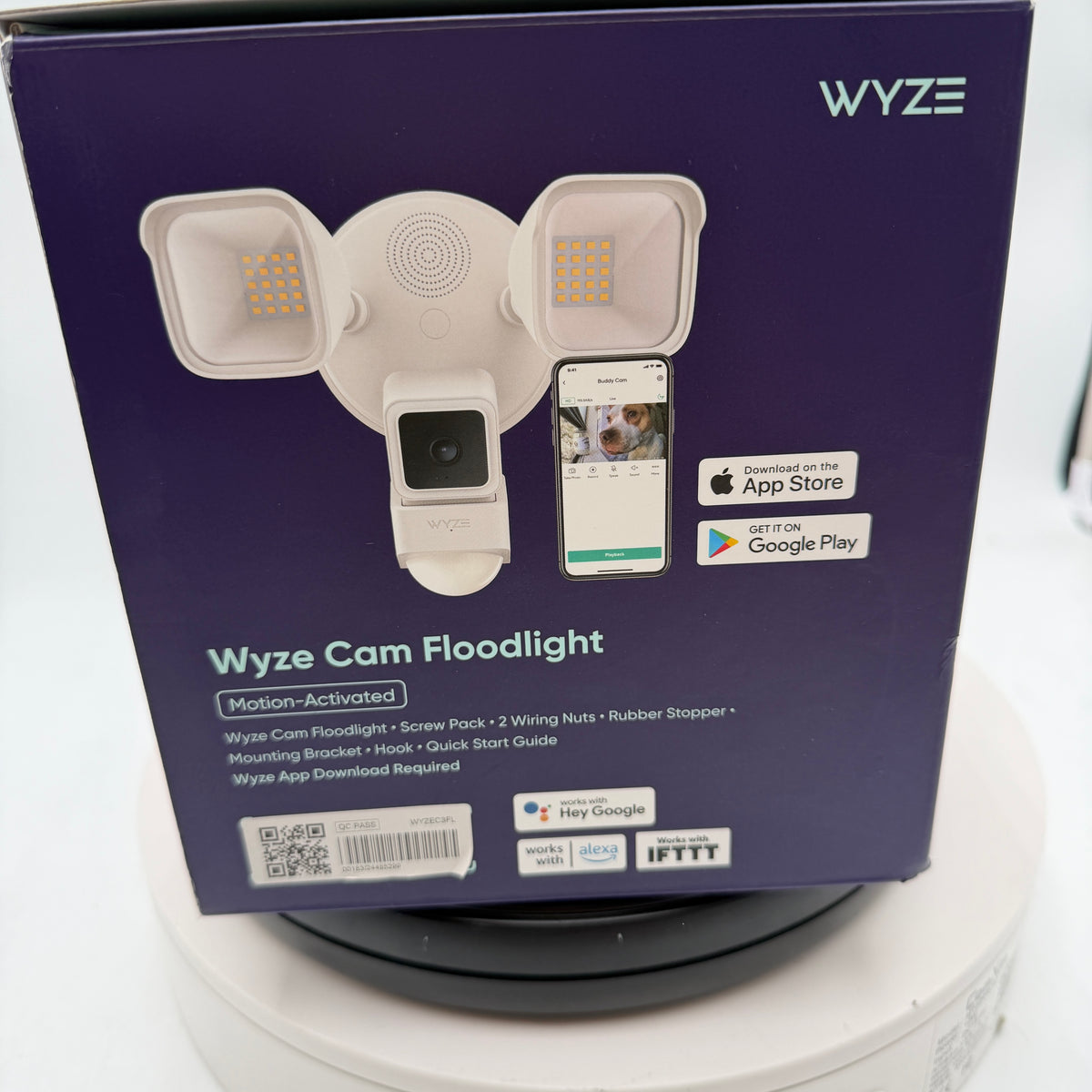 Wyze Cam Motion Activated Floodlight Security Camera - WHITE