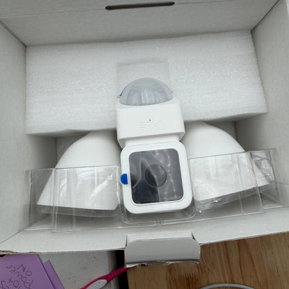 Wyze Cam Motion Activated Floodlight Security Camera - WHITE