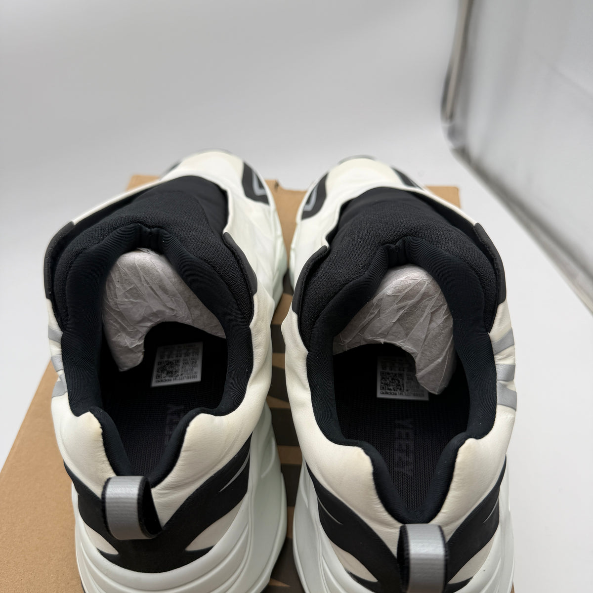 Size 10 - adidas Men's Yeezy Boost 700 MNVN Laceless Analog